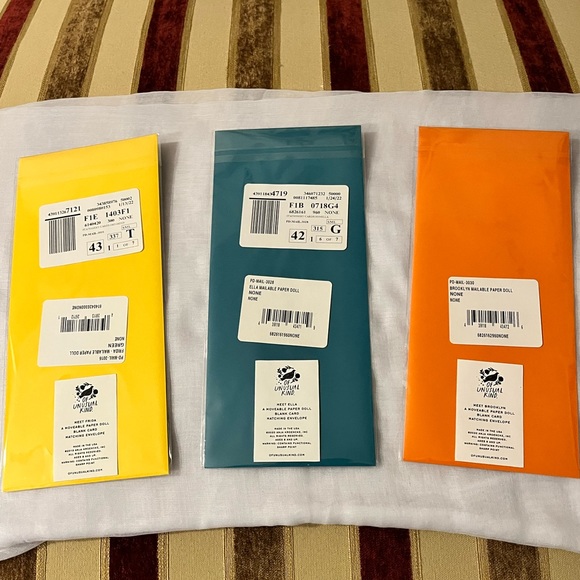 OF UNUSUAL KIND FRIDA, ELLA, & BROOKLYN MAILABLE MOVEABLE PAPER DOLL BLA… - Picture 4 of 11